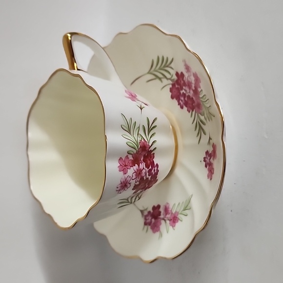 OLD ROYAL Bone China Teacup and saucer Pink Flowers bouquet yellow cream teacup - Picture 5 of 6